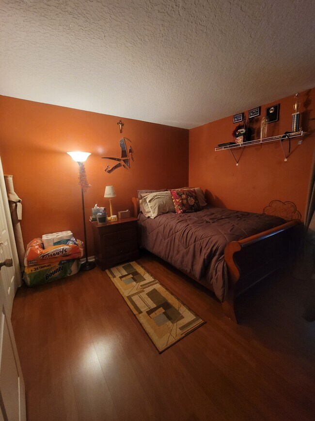 Building Photo - 8430 Madrid Rd