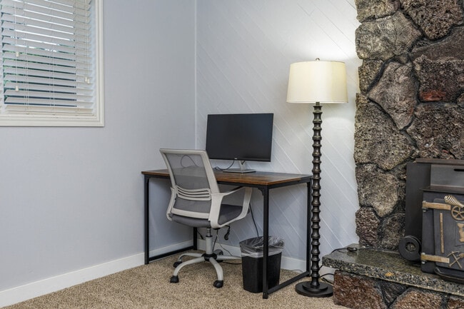 Building Photo - 1416 E Hollow Dale Dr