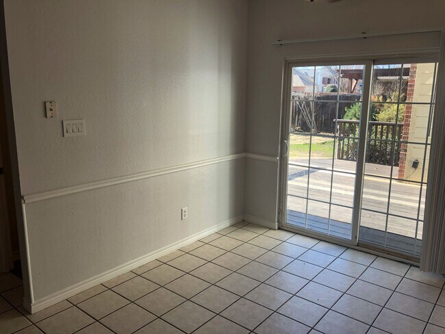 Building Photo - 5 Bedrooms in Richardson!