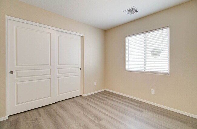 Building Photo - 41375 W Cahill Dr