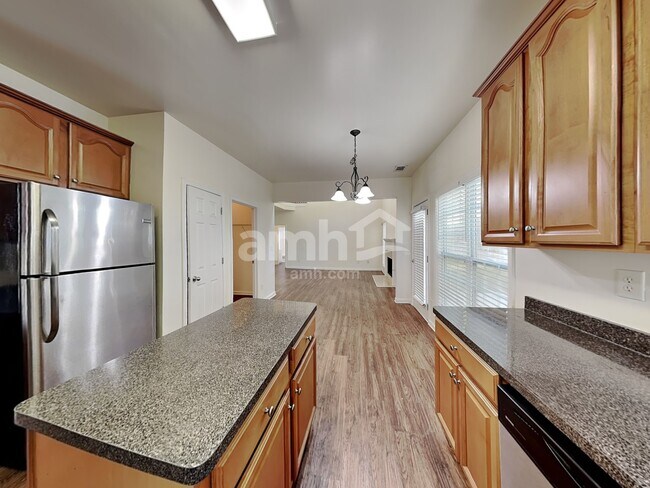 Building Photo - 383 Vine Mountain Way