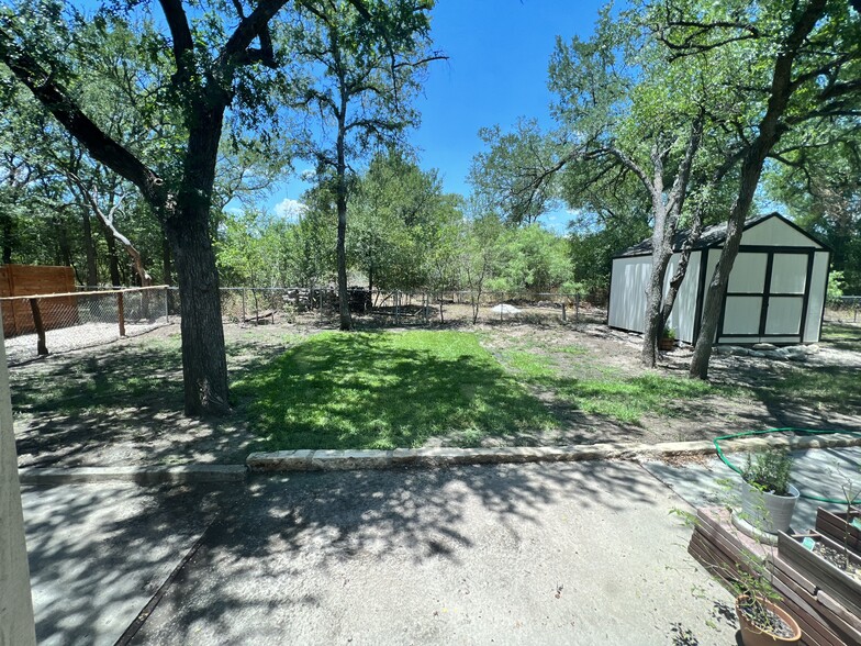 Building Photo - 124 Oak River Dr