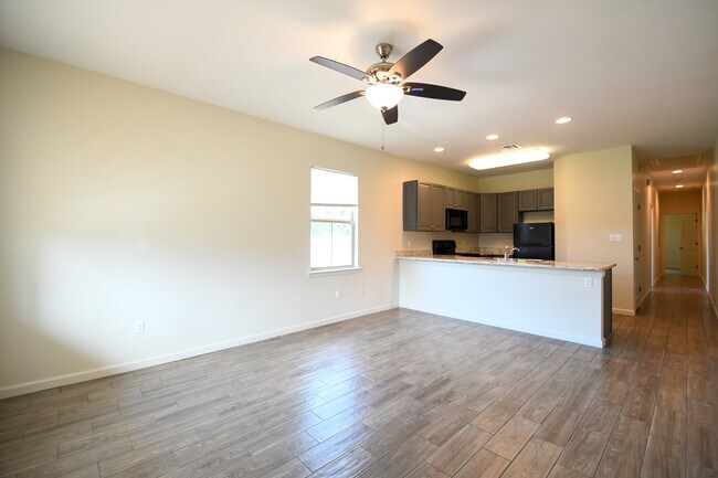 Building Photo - 6259 Vermillion Blvd