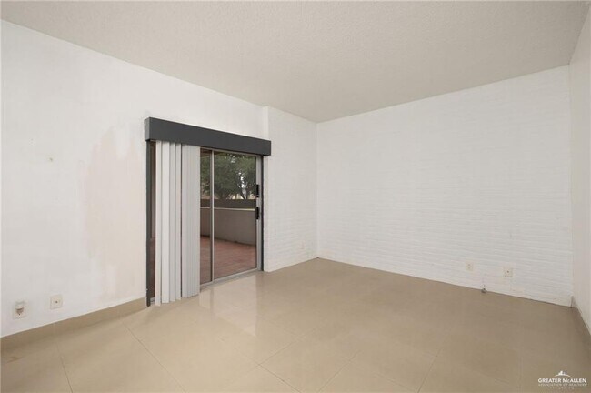 Building Photo - 2200 S 10th St