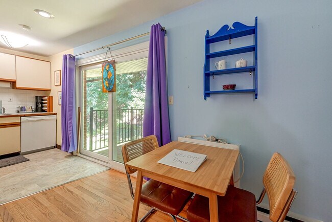 Building Photo - 1622 Farmington Ave
