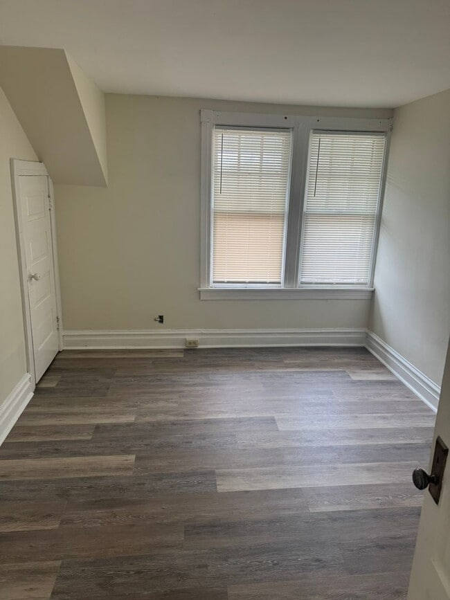 Building Photo - 3 bedroom, 1 bath, 2 story single family house