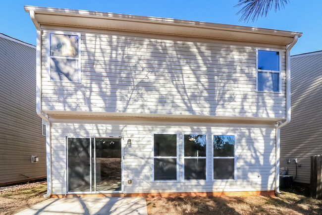 Building Photo - Spacious and Functional Home