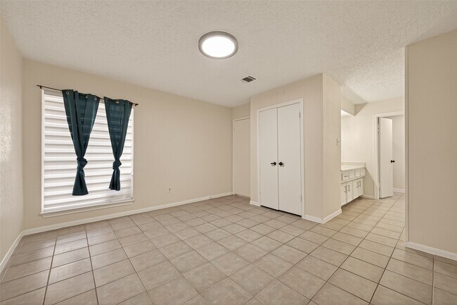 Building Photo - 11535 Bellspring Dr