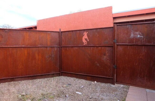 Building Photo - 2131 N Margaret Ave