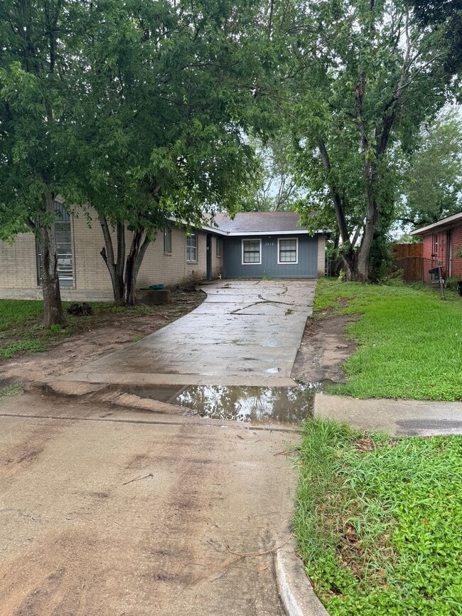 Building Photo - 3918 Dalmatian Dr