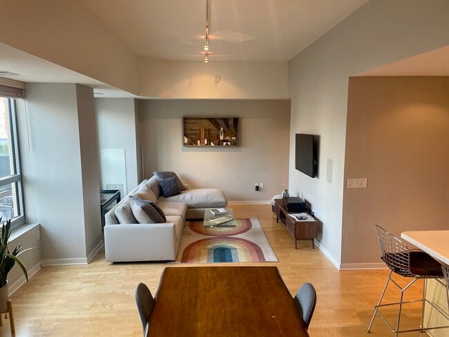 Building Photo - 929 Portland Ave