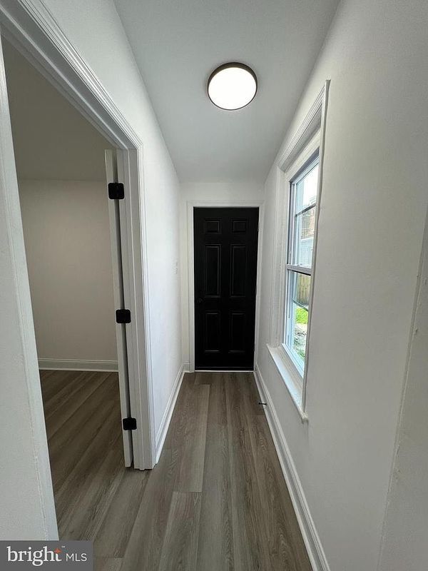 Building Photo - 925 W 3rd St