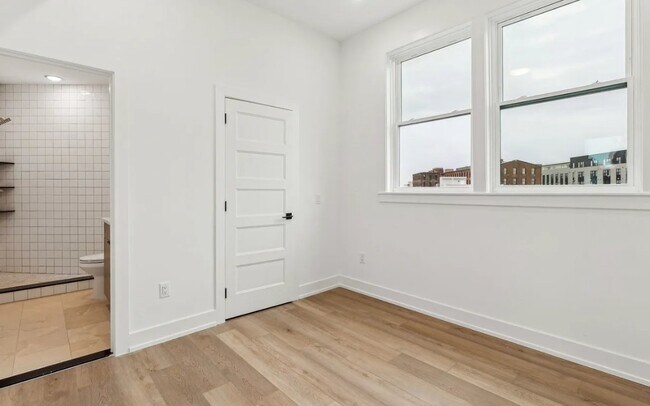 Building Photo - 136 E Cumberland St
