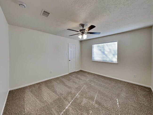 Building Photo - 1802 Oak Valley Dr