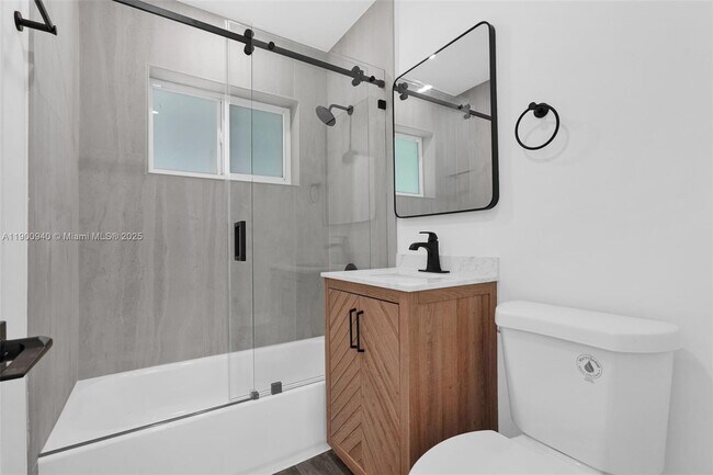 Building Photo - 2212 Roosevelt St