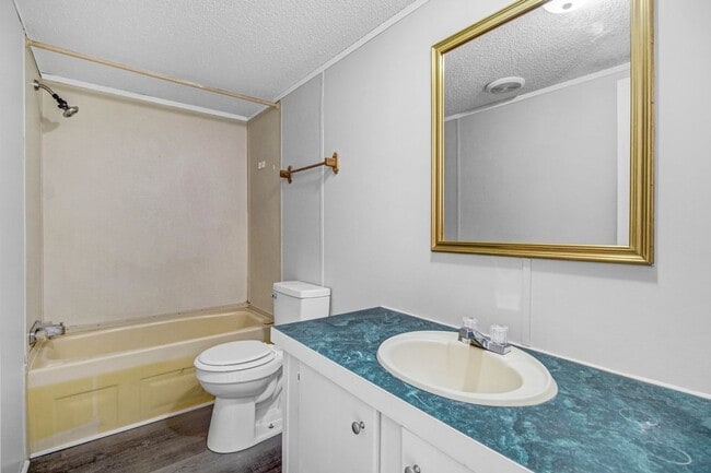 Building Photo - SPACIOUS 3 BR | 2 BA Manufactured Home in Pikeville