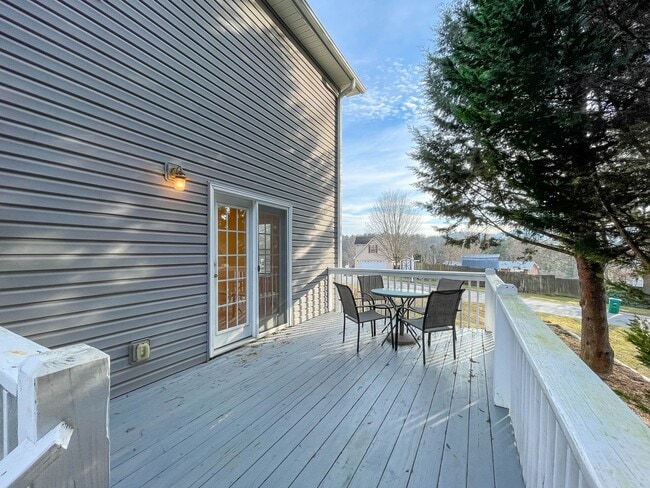 Building Photo - Beautiful Four Bedroom in East Asheville