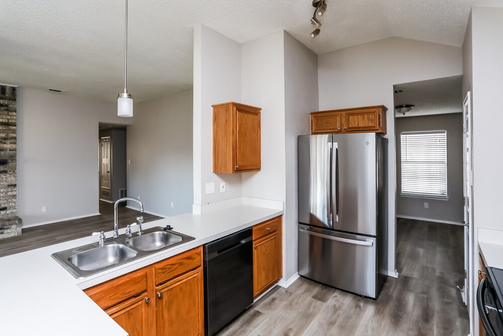 Building Photo - 5122 Eastcreek Dr