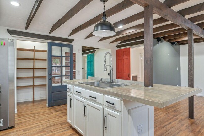 Building Photo - 271 Bracewell St