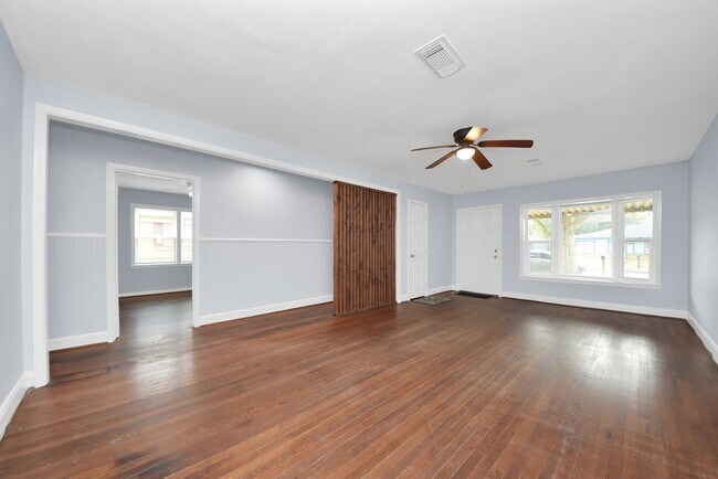 Building Photo - 6214 Diamond Ct