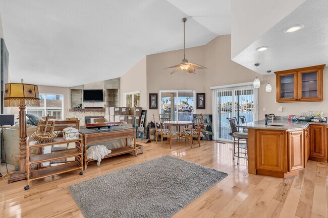 Building Photo - INCREDIBLE LOCATION... END OF CUL DE SAC WITH OVER 100 FEET ON WATER... MARVELOUS DOCK AND DECK W...