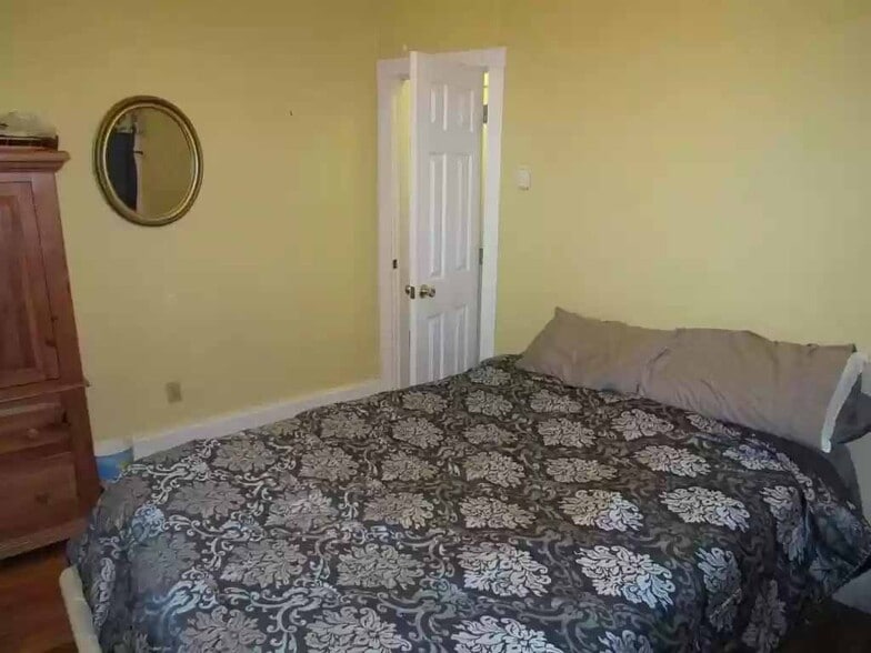 Master Bedroom - 15 Cottage Ct