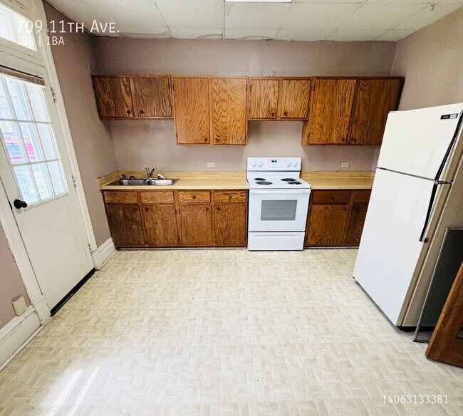 Building Photo - 709 11th Ave