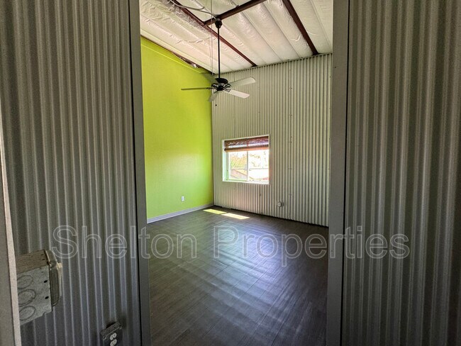 Building Photo - 2121 W Hayward Ave