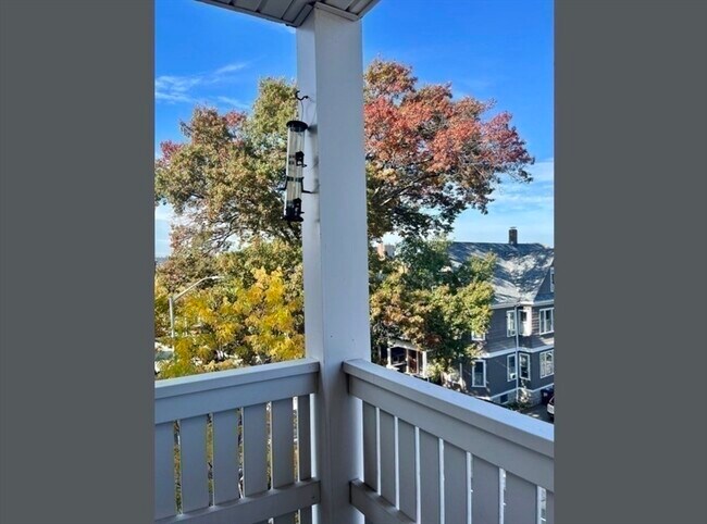 Building Photo - 375 Walden St