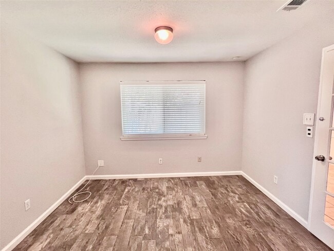 Building Photo - 9 N Deerfoot Cir