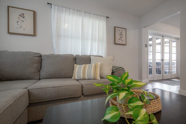 Building Photo - 2400 34th Ave N