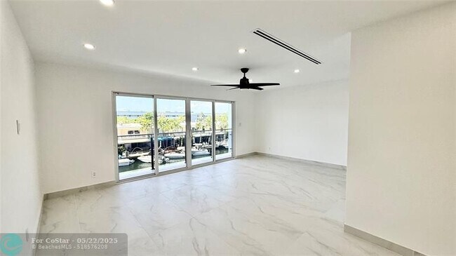 Building Photo - 3826 NE 171 St