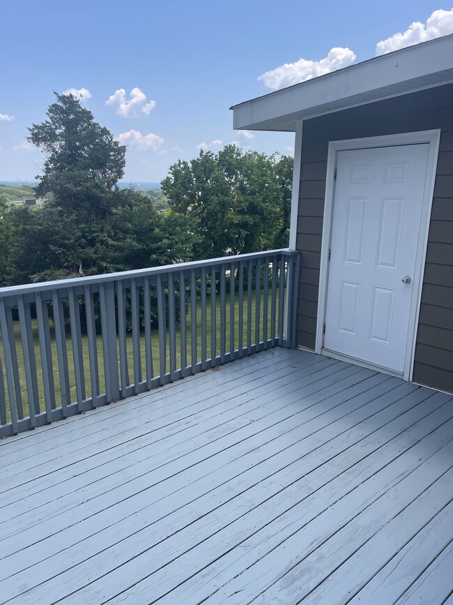 Deck - 724 Due West Ave N