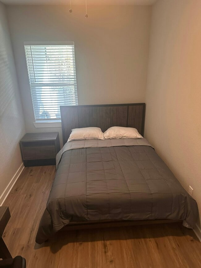 Building Photo - 10317 Lake Rd