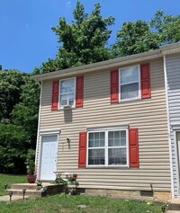 Building Photo - 3 Bedroom End Unit Townhouse