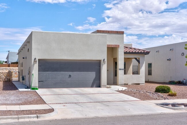 Building Photo - BEAUTIFUL EASTSIDE HOME