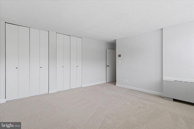 Building Photo - 1301 S Arlington Ridge Rd