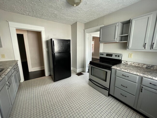 Building Photo - $200 off first months rent- Ball State Uni...