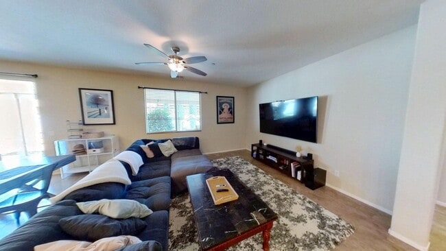 Building Photo - 848 Reyana Way