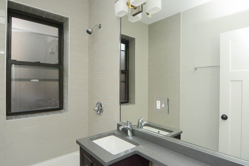 Building Photo - 432.5 W Belden Ave