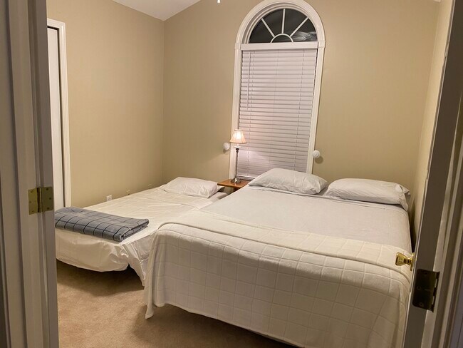 Building Photo - 223 Lake Linden Dr