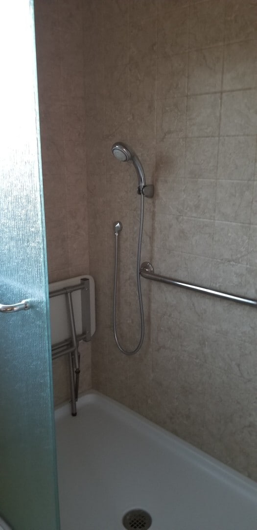 Building Photo - 3 bedroom, 2 bathroom home in well established neighborhood.