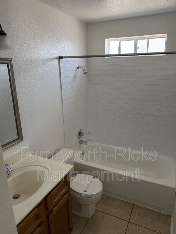 Building Photo - 4861 E Evergreen St