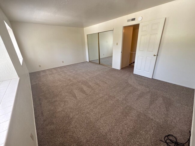 Building Photo - 2 bedroom Lake Tahoe townhome!
