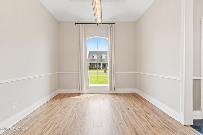 Building Photo - 408 Gordon Crockett Dr