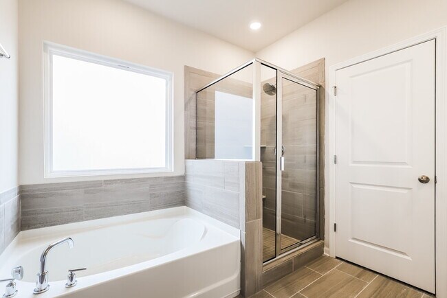 Building Photo - 5841 Hackberry Ln