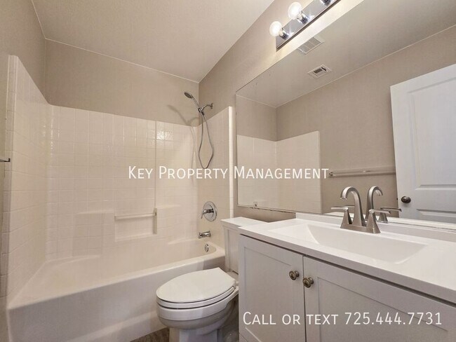 Building Photo - BEAUTIFUL 3 BED, 2 BATH HOME WITH OPEN FLO...