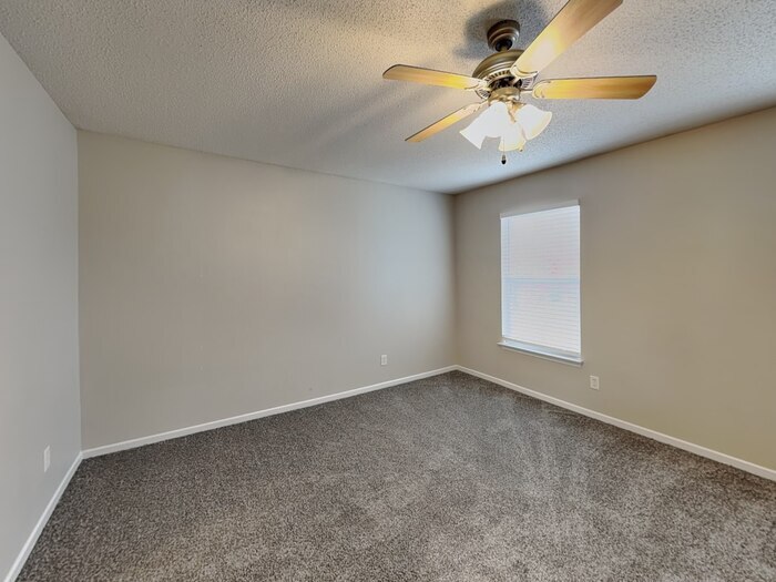 Building Photo - 9207 Wandflower Dr