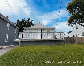 Building Photo - 102 5th Ave