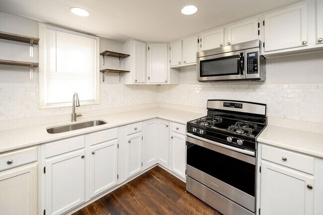 Building Photo - 610 Shepherd St